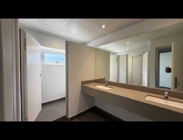 650M² OFFICE TO LET IN RIVERSIDE